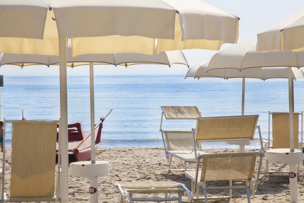 Hotel Meripol Alba Adriatica Εξωτερικό φωτογραφία