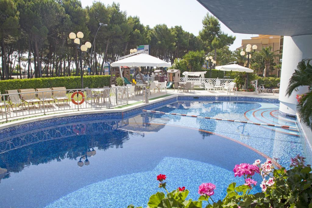 Hotel Meripol Alba Adriatica Εξωτερικό φωτογραφία